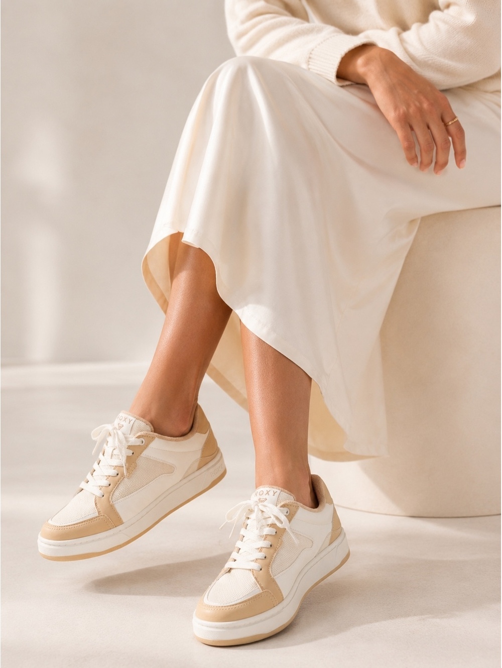 Roxy Women's Skate Sneakers Cream Tan Colorblock Lace Up Size 9.5 NWT